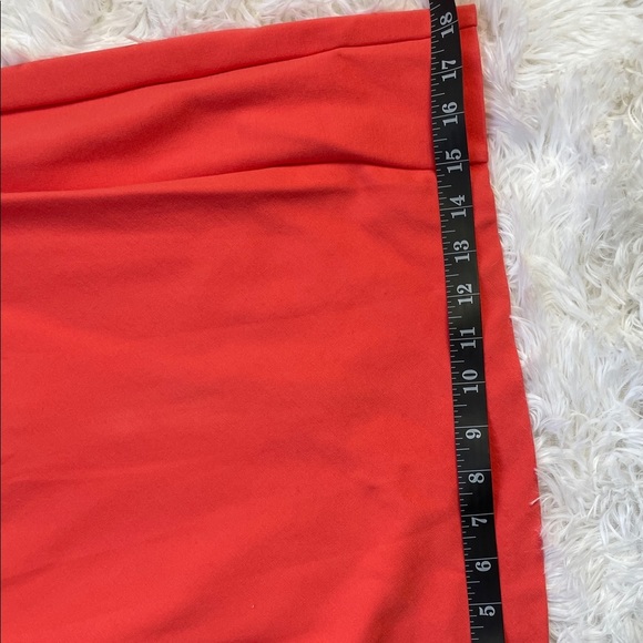 Kenneth Cole Dress with ruched hip and zippered back in contrasting black Sz 8 - Picture 6 of 7